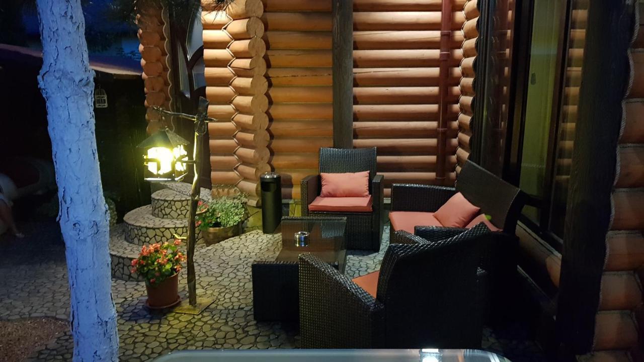 Luxury Villa With Pool And Sauna แชร์นิฟซี ภายนอก รูปภาพ