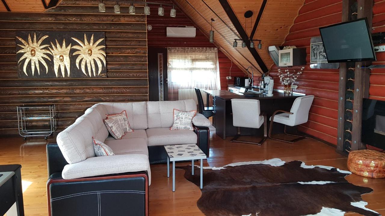 Luxury Villa With Pool And Sauna แชร์นิฟซี ภายนอก รูปภาพ