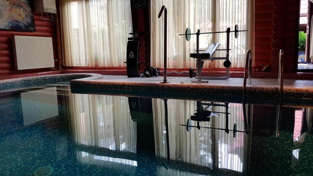 Luxury Villa With Pool And Sauna แชร์นิฟซี ภายนอก รูปภาพ