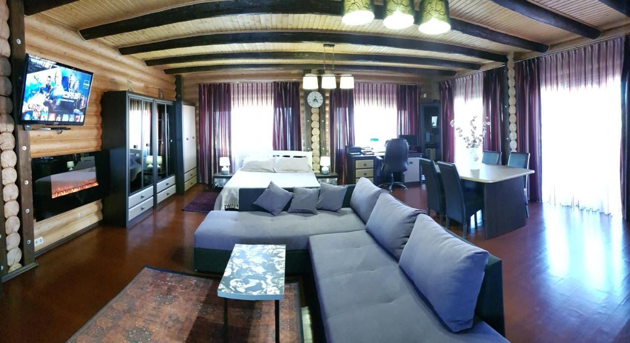 Luxury Villa With Pool And Sauna แชร์นิฟซี ภายนอก รูปภาพ
